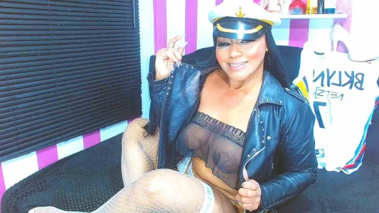 black_ambar capit টি ছবি