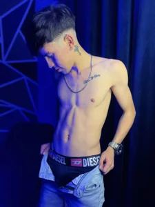 DominicPrince B L U E Foto 6