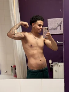 l-laross Public Poză