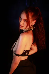 Your bitch 🥵 de Adharamonroe  3 photos