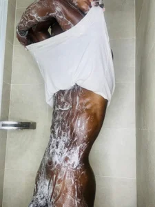 mike_wallace Come here BB, I wait for you in the shower Pic 2