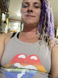 MidWestMilf80: Public ( 5 фото)