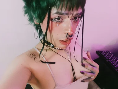 Neko_ne69の🧛‍♀️🔥💚🍭の枚の写真