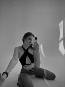 MargaretShyandSkinny Public Immagine  2