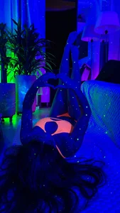 Neon 💚🍑 od little_sophie18  4 snímek