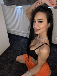 OnlyXandraのFeeling hot and naughty 😋の 4枚の写真