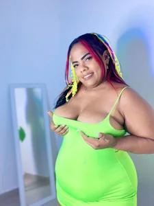 your bad girl is colorful and hot 🔥🍑 de WALESKABBW_ASS  2 Imagens