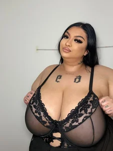 2026 de EvvaBBW  photos