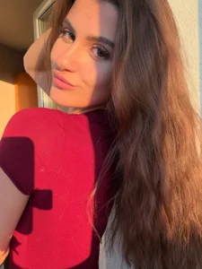 HoveNenets A smile or a look? Which one catches your attention more? ✨ Pic 4