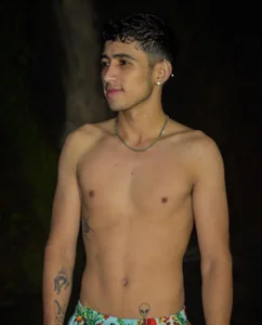 nicky_vances me  3টি ছবি