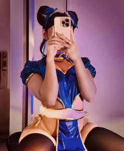 Victoria_WatssonのSexy Chung Li 💙🩵の 2枚の写真