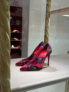 OddlyFamiliar lavish Pic 2