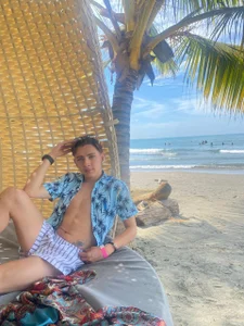 Lian_Miller1_のLian on the beachの 4枚の写真