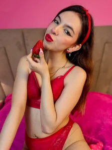 kittyblooms I love strawberries and you?🍓 Pic