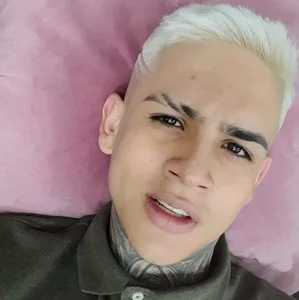 Sarahandzack Would you like Zack to be blonde again? Pic