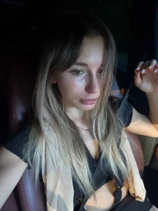 BellaSkyyy Public Pic 4
