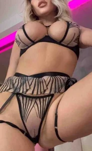 Eva de TwoFires  4 Imagens