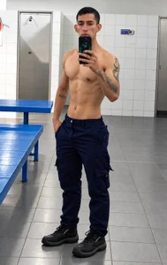 Phillip_JrのDo you like my body? 🥵💦の 2枚の写真