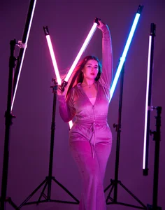 Zdjęcia PixelGoddess Neon Girl: 