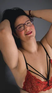 Soe_Lara Red underwear Pic 4