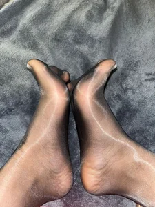 Leggartha97 Feet in pantyhose?🦶 টি ছবি