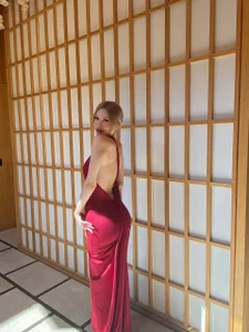 Jessy_Blonde Public Pic 2