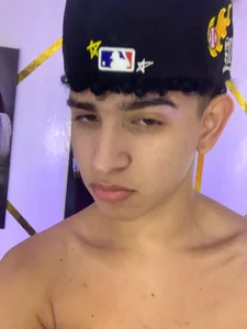 KING_OFF_BOYS Kiss Pic 2