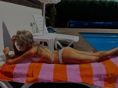 Public de GlowingBlondie  2 Imagens