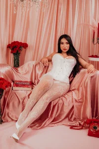 lyrabellini I wish you a romantic Valentine's Day by my side 💖 Pic