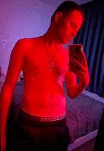 My sexy body in red light de DarkPr1nce  4 Imagens