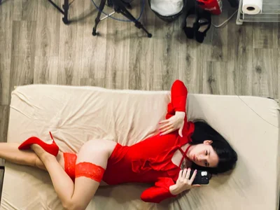 JillHanson lady in red ❤ Foto