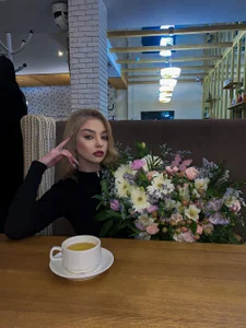 AlphaHokes: Public ( 7 фото)