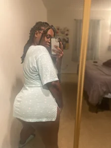 Voluptuousvee Public Bilde 2