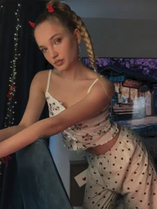 JulieLupo I wake up in the morning, go to wash my face and then bam! - there are horns on the head😝 Fotka