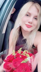 Crystal-Woods Charm lives in the details.🌹💖 Immagine  4