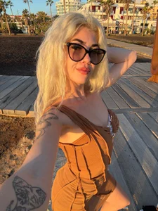 Sarahcamsx Public  4টি ছবি