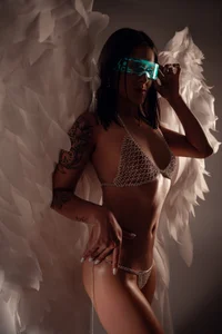 Alice_milf_ The only angel that combines sensuality & elegance. Immagine  3