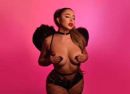 Alessia-miller_ HALLOWEEN 🎃  3টি ছবি