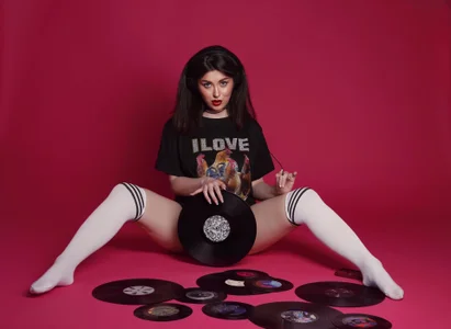 VanessaNyx Spin Me Right Round Baby Hình 6