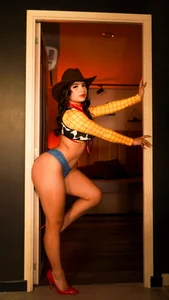 your favorite cowgirl 🤠❤️‍🔥 de cherry_monroe  6 Imagens