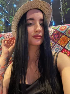 LizzyMoooreのMore Of Meの 5枚の写真