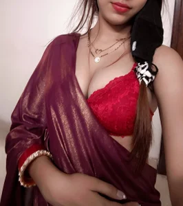 hot_queen78: Sexy bhabhi 💦🍑 ( 2 фото)