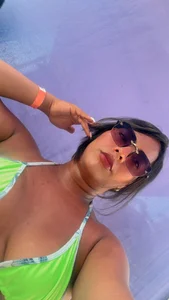 Newshantal_ on the beach Immagine 