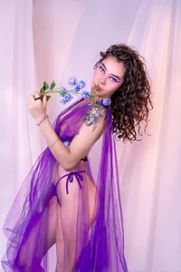 Lilith_Inferna 🌸 "Kiss me like these flowers…" 圖片 5