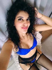 YasmineDelight Hard to Ignore Bilde 4