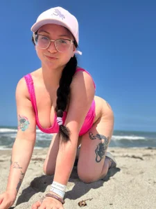 lucy_neilのsexy beachの枚の写真