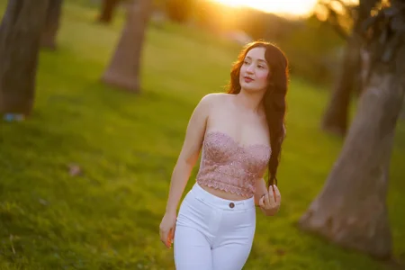 ZamphyraNightt Golden Hour Glow 사진 4