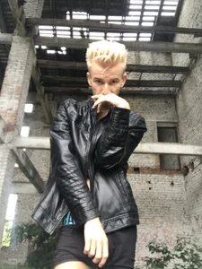 Vuitton Public Pic 3