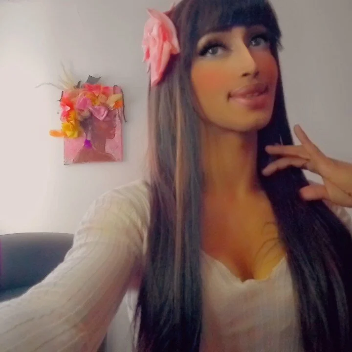 Hilary_Rodriguez_ Набираща популярност снимка 6262
