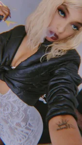 AprillRoss 🖤🤎 Pic 3